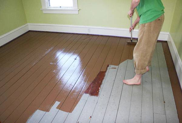 Pinturas duraderas para pisos de madera: protección contra desgaste y manchas